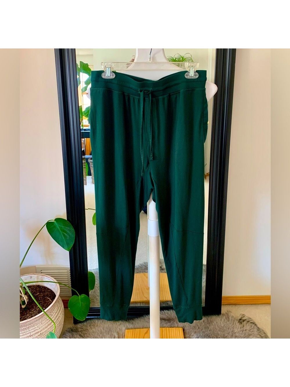 TOMMY JOHN Green Joggers